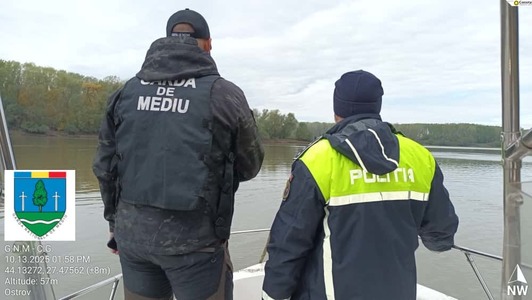 Garda de Mediu, controale pe fluviul Dunărea – Amenzi în valoare de peste 350.000 de lei şi avertismente / Sesizare penală pentru îngroparea deşeurilor pe malul stâng al fluviului