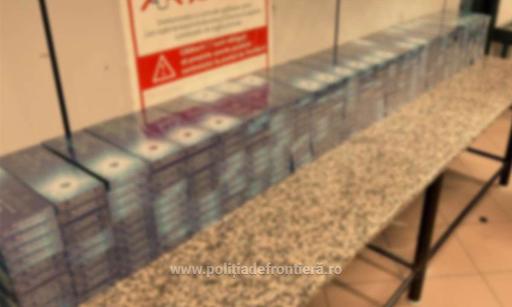 Mii de pachete de ţigări de contrabandă, găsite în bagajele de cală ale doi cetăţeni români, pe Aeroportul Otopeni

