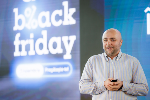 eMAG organizează pe 7 noiembrie a 15-a ediţie a Black Friday, ziua cu cele mai multe reduceri din an, şi estimează pentru anul acesta vânzări de 940 de milioane de lei