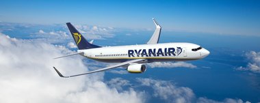 Trafic perturbat pe Aeroportul Cluj – Un avion Ryanair a avut probleme după aterizare şi a rămas pe pistă / Unul dintre piloţi ar fi fost luat inconştient de la faţa locului