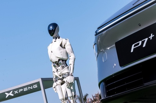 Producătorul chinez de maşini electrice Xpeng lansează robotaxiuri şi roboţi umanoizi cu cipuri AI proprii