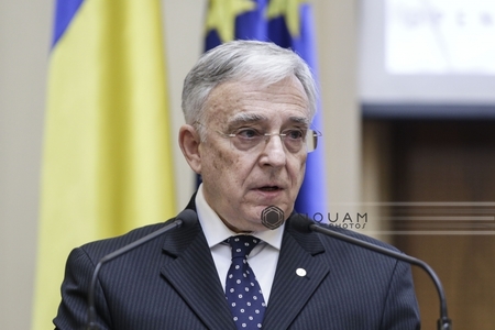 Isărescu: Încercăm să nu accentuăm intrarea economiei în recesiune. Facem acest efort să dăm inflaţia în jos, păstrând actuala rată de dobândă de politică monetară/ Inflaţia va rămâne undeva în jur de 9%, după care va scădea mai mult