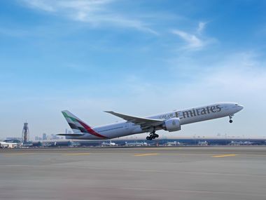 Emirates pariază masiv pe Boeing, cu o comandă pentru avioane de 38 de miliarde de dolari la Dubai Airshow
