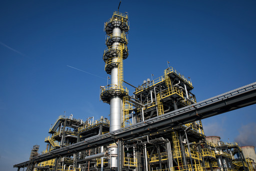 Rafinăria Petrobrazi va primi apă, din mai multe surse, pentru a-şi putea continua activitatea, pe fondul crizei apei din Prahova