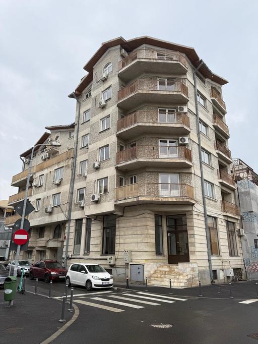 CEC Bank scoate la vânzare două foste sucursale prin licitaţie, din Bucureşti şi Târgovişte, dar şi un spaţiu din Vaslui. Preţul de pornire cumulat depăşeşte 1 milion de euro