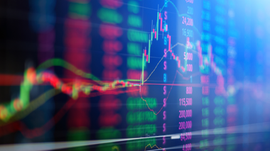 Casa de brokeraj XTB estimează că PIB-ul României va creşte cu 0,8% în 2026, iar deficitul bugetar va fi de 6,7% din PIB. Inflaţia ar urma să scadă către 3,9% până la finalul anului 2026