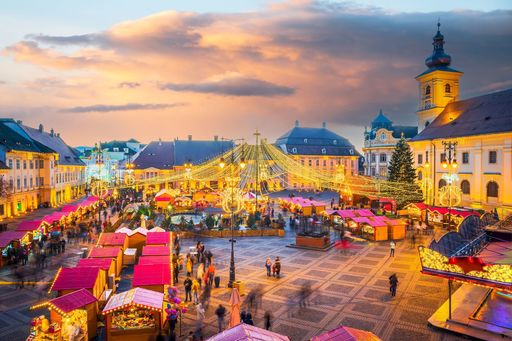 Travelminit: Românii aleg în perioada Moş Nicolae să meargă în mini-escapade în oraşe cu atracţii culturale şi târguri festive, precum Braşov, Sibiu sau Cluj-Napoca. Bugetul alocat rămâne undeva sub 1.000 lei de cuplu