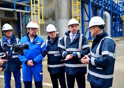 Rafinăria Petrobrazi funcţionează la capacitate maximă, anunţă, vineri, autorităţile din Prahova
