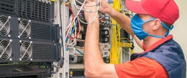 STUDIU EY: Consumatorii casnici sunt îngrijoraţi de majorările anuale de preţ la serviciile de internet. 37% dintre consumatorii casnici fie au schimbat recent furnizorul de internet, fie intenţionează să o facă în următorul an