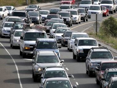 Maşinile pe benzină şi motorină revin în preferinţele cumpărătorilor la nivel mondial, arată un raport EY