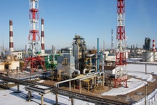 Ucraina anunţă că a lovit o rafinărie majoră de petrol din regiunea rusă Iaroslavl; surse spun că producţia a fost suspendată