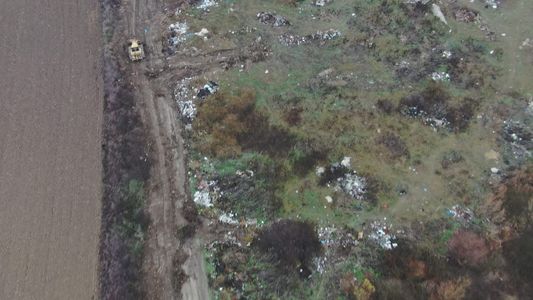 Buzoianu: A fost realizată prima confiscare a unui utilaj ca urmare a utilizării dronei / Primăria Ciumeghiu a fost sancţionată contravenţional cu amendă în valoare de 70.000 lei / Deşeuri întinse pe 2 hectate, depistate în apropierea unui drum din Bihor
