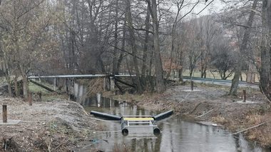 În judeţul Mehedinţi au fost instalate sisteme de colectare a deşeurilor plutitoare de pe mai multe cursuri de apă
