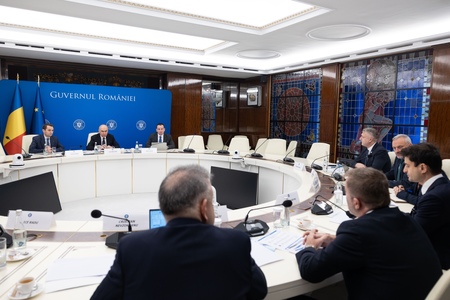 Ilie Bolojan, întâlnire cu reprezentanţii Asociaţiei Constructorilor de Automobile din România / Premierul analizează reducerea impozitului minim pe cifra de afaceri / Programul Rabla va continua, la o intensitate semnificativ mai redusă