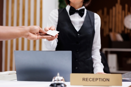 Hotelierii spun că 2025 a fost mai slab decât 2024, în special din cauza scăderii cererii şi a bugetelor mai mici ale turiştilor. Un sfert dintre hotelieri iau în calcul majorări ale tarifelor anul viitor