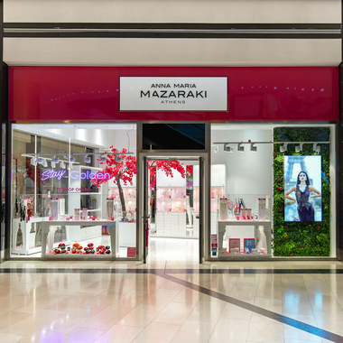 Anna Maria Mazaraki, brand de bijuterii din Grecia, a intrat pe piaţa românească cu un prim magazin în ParkLake Shopping Center, Bucureşti. Compania mai are magazine doar în Grecia şi Cipru