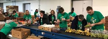 Cozi tot mai lungi la băncile de alimente din SUA: inflaţia pune la încercare electoratul lui Trump în Michigan