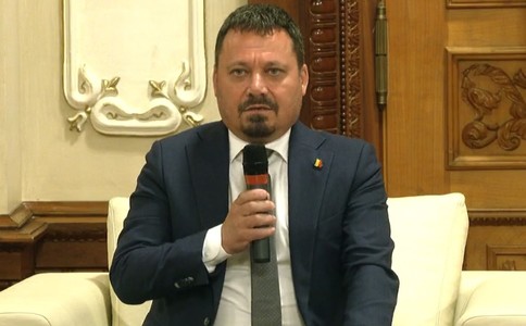 Scrioşteanu (Ministerul Transporturilor): Astăzi, noi nu mai avem niciun fel de datorie scadentă către niciun antreprenor. Toate facturile către antreprenorii care au lucrat anul acesta au fost plătite