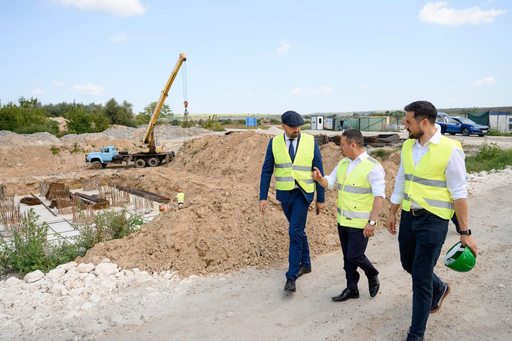Secretarul de stat Irinel Scrioşteanu anunţă primii kilometri de autostradă din Republica Moldova: A fost lansată licitaţia pentru proiectarea şi execuţia ultimului lot aferent tronsonului Târgu Neamţ-Iaşi-Ungheni, parte din Autostrada Unirii A8
