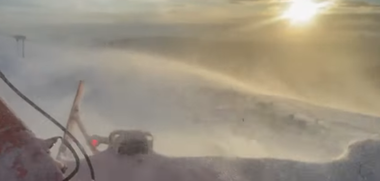 DRDP Craiova, distribuind imagini cu deszăpezirea din zona Rânca - Asta este imaginea pe care o vede prin parbriz deserventul unei autofreze de mare capacitate / Vizibilitatea, extrem de redusă – VIDEO