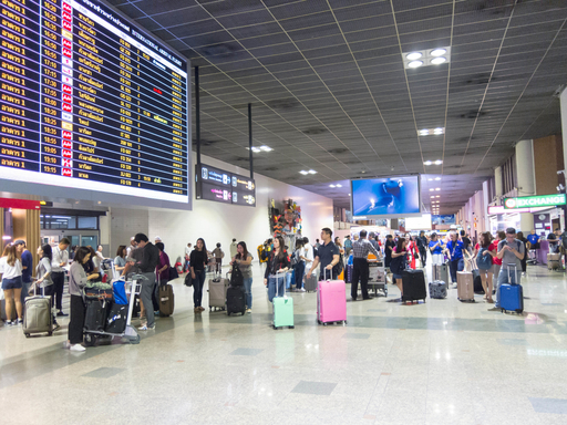 Vola.ro: Ianuarie este luna în care românii îşi pot cumpăra cele mai ieftine bilete de avion, care sunt în medie cu 51% mai ieftine luna aceasta decât în restul anului