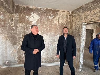 Cristian Gentea, avertisment pentru antreprenorii care au contracte cu Primăria: Atrag atenţia să nu-şi mai bată joc de noi. Îi vom penaliza usturător / Primarul a verificat lucrările la o creşă care ar trebui finalizată în aprilie