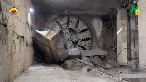 Metrorex anunţă că scutul de forare "Sfânta Maria" a ajuns la Gara Băneasa / Tunelul realizat până acum însumează 2006 metri excavaţi şi 1.334 inele de tunel asamblate / În ce stadiu este al doilea utilaj - FOTO