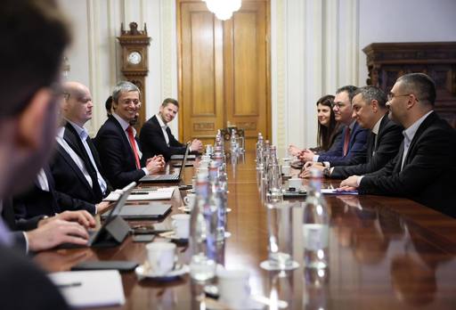 Grindeanu, după discuţia cu delegaţia băncii americane JP Morgan: Stimularea economiei este esenţială, mai ales în actualul context socio-economic - FOTO