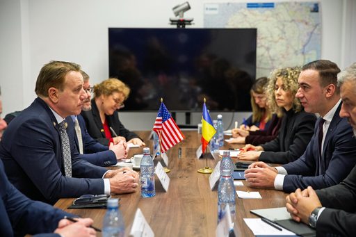 Ministrul Energiei, Bogdan Ivan, l-a primit pe Pat Fallon, congresman republican din Texas: Interesul companiilor americane pentru investiţii în România creşte pentru că există resurse, proiecte mature şi predictibilitate