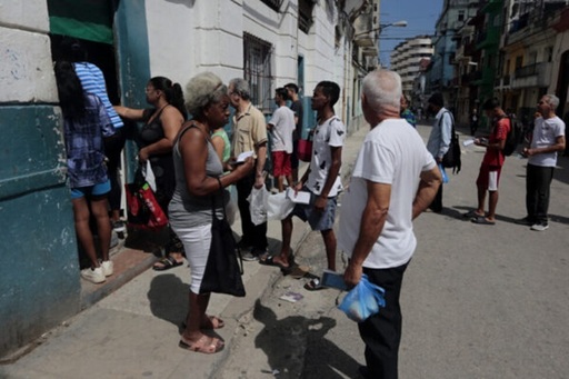 Cubanezii intră în ”modul de supravieţuire”, pe fondul penelor de curent, scumpirilor şi presiunilor americane