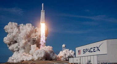 SpaceX amână planurile pentru Marte şi mută prioritatea pe o misiune pe Lună în 2027