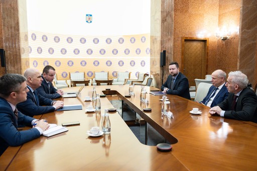 Premierul Bolojan, întâlnire cu Sebastian Ebel, CEO al TUI Group / Discuţii despre perspectivele de creştere a sectorului turistic românesc, potenţialul de creare de locuri de muncă şi posibilitatea extinderii activităţilor companiei în România