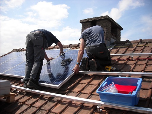 Asociaţia Furnizorilor de Energie din România:  România are aproape 300.000 de prosumatori, cu o capacitate instalată de aproximativ 3.400 MW