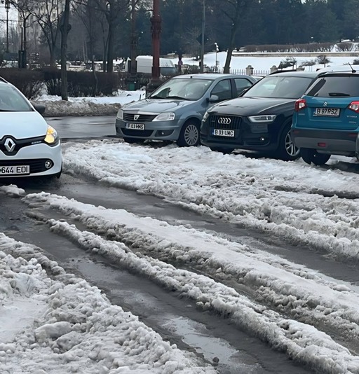 Alte 41 de amenzi, aplicate în Bucureşti pentru modul în care s-a făcut deszăpezirea / Au fost verificate străzi, trotuare, staţii STB şi treceri de pietoni 