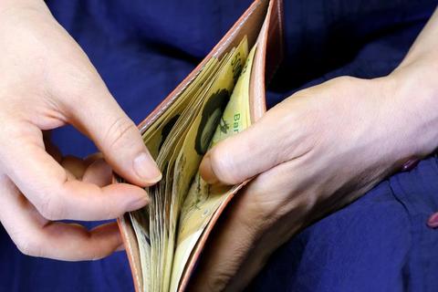 Consiliul Concurenţei monitorizează „atent” situaţia preţurilor şi modul în care se comportă comercianţii de carburanţi, în contextul situaţiei din Orientul Mijlociu: „E cea mai supravegheată piaţă din România. Suntem cu ochii pe ei şi ei ştiu asta”