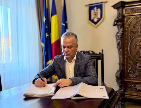 A fost semnat Certificatul de Urbanism pentru cei 37 de km dai Autostrăzii A13 Braşov-Bacău aflaţi pe teritoriul judeţului Braşov. Urmează elaborarea studiului de fezabilitate, exproprierea terenurilor şi obţinerea autorizaţiei de construire