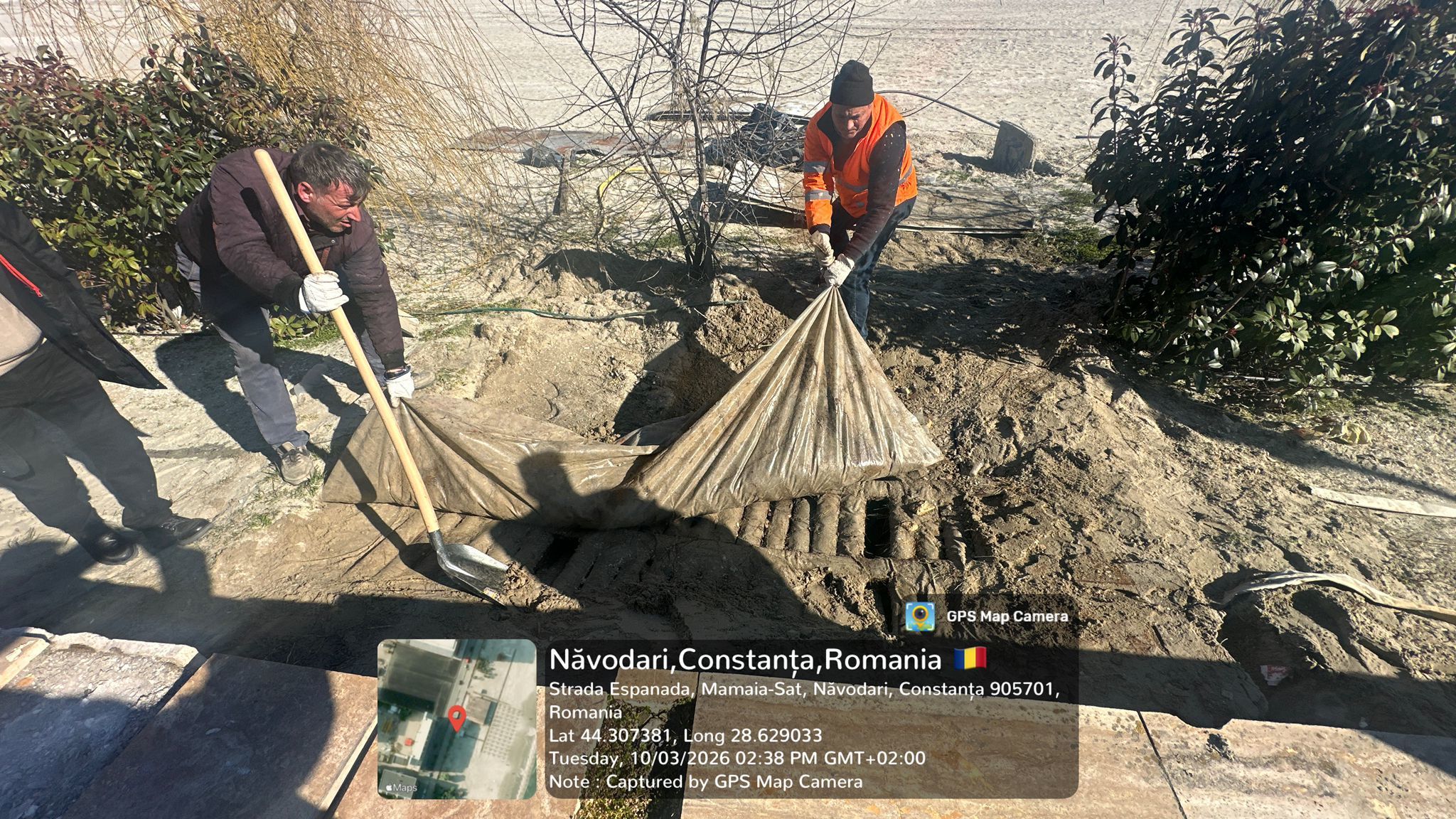 Ministrul Mediului anunţă că au fost descoperite noi instalaţii îngropate ilegal pe plajele din Năvodari - FOTO