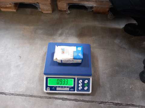 ANPC a retras definitv de la comercializare 140 de tone de zahăr după ce au fost descoperite abateri semnificative, de peste 70 de grame, între cantitatea netă declarată şi cea efectivă  - FOTO
