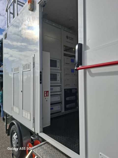 Ilfov: Locuitorii din Vidra, unde este singurul depozit de deşeuri functional din zona Bucureştiului, reclamă din nou mirosuri greu de suportat / Autolaborator de monitorizare, trimis în zonă