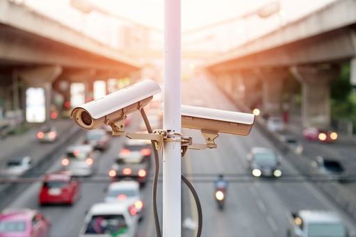 Asociaţia Pro Infrastructură acuză tergiversarea implementării sustemului prin care Poliţia poate amenda şoferii care încalcă legea, folosind imaginile camerelor video de pe drumurile publice: În dulcele stil birocratic de ghişeu, "mai trebuie o hârtie"

