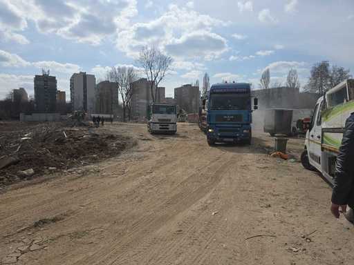 Nou control al Gărzii de Mediu la Primăria Bucureşti, vizând măsurile pentru reducerea poluării/ S-au constatat depăşiri repetate ale valorilor indicatorilor PM2,5 şi PM10 / Una dintre surse ale poluării, materialul antiderapant din sezonul rece