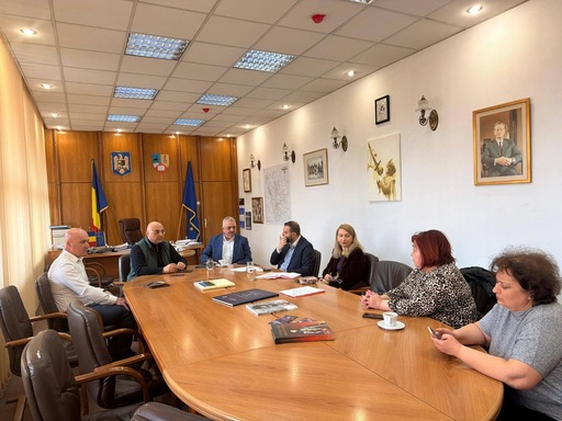 Prefectul de Prahova afirmă că ESZ Prahova nu a anunţat primarii că opreşte furnizarea apei în nouă localităţi şi cere companiei să nu sisteze livrarea apei potabile către populaţie până nu prezintă un „plan justificat şi coordonat”

