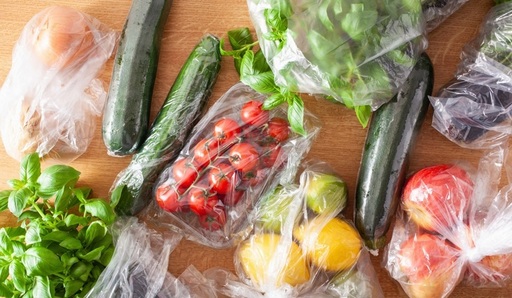 Închiderea strâmtorii Ormuz ar putea alimenta inflaţia globală prin scumpirea plasticului