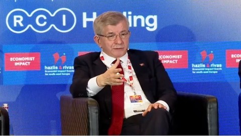 Conferinţa The Economist – Ahmet Davutoğlu, fost premier al Turciei: La fel ca în cazul unei clădiri foarte frumoase, securitatea are nevoie de valori de bază, de norme şi de instituţii funcţionale. Suntem în mijlocul unui seism