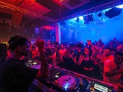 Scăderea consumului de alcool îi obligă pe proprietarii de cluburi din Londra să reinventeze viaţa de noapte