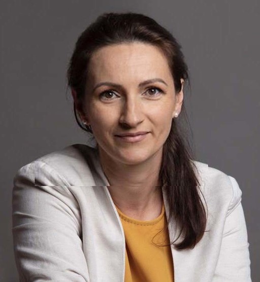 Eveniment News.ro – Alina Cişmaş: Sustenabilitatea, pentru compania Ursus, are la bază şase piloni, inclusiv emisii, apă, ambalaje, materii prime. Folosim energie verde, avem ambalaje cu conţinut ridicat de material reciclat
