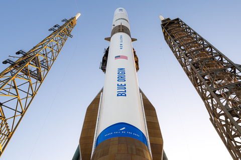 Blue Origin anunţă prima aterizare reuşită a unui booster reutilizat al rachetei New Glenn