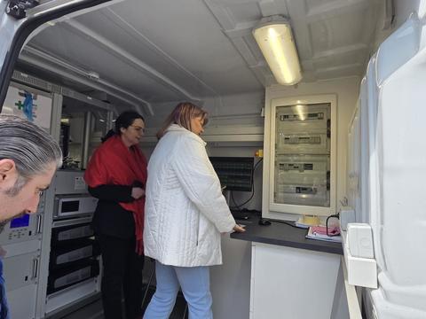 Ialomiţa: Aerul din Bărbuleşti, monitorizat la cererea Poliţiei / Dosar penal ce vizează o sesizare privind existenţa unor emisii de fum şi gaze poluante în zona fabricii de zahăr din Urziceni

 