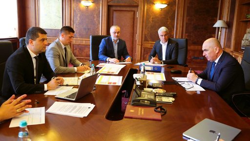 Radu Miruţă, discuţii cu Dorinel Umbrărescu la Ministerul Transporturilor, alături de Bolojan şi Pîslaru: România are nevoie de infrastructură rutieră şi feroviară ca de aer. S-au făcut paşi, dar nu sunt suficienţi