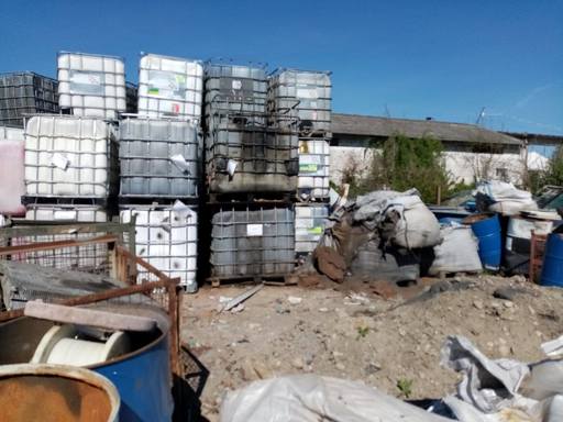 Centru de colectare de deşeuri periculoase şi nepericuloase din Vrancea, amendat de două ori de la începutul anului / Se cere suspendarea autorizaţiei de mediu